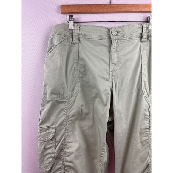 Women’s Style & Co Size 16 Mint Green Capri Cargo Pants - Picture 2 of 5